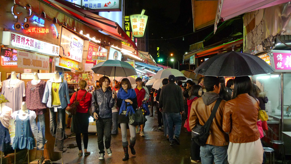Shi-Da-Night-Market-คนเดิน
