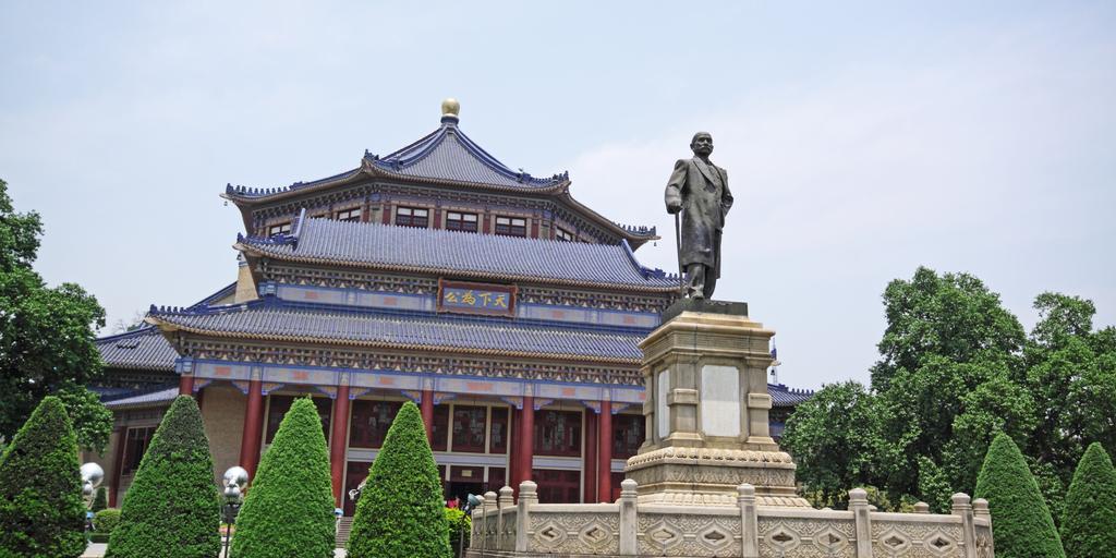 Sun-Yat-sen-Memorial-Hall-รูปปั่น
